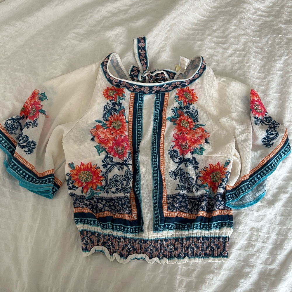 Cute cropped top blouse